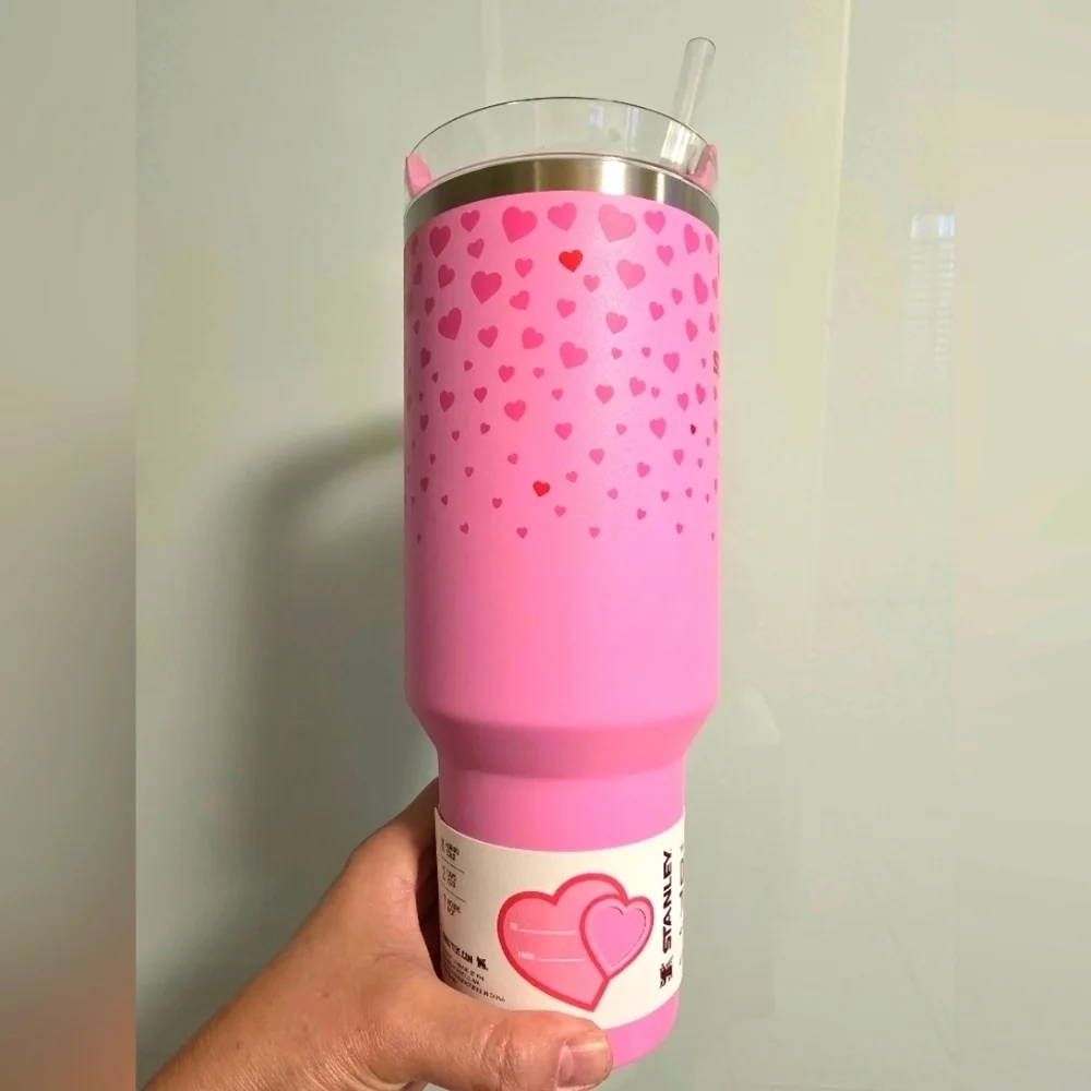NWT Stanley 2025 Valentine's Day Limited Edition The Flowstate Quencher 40 oz